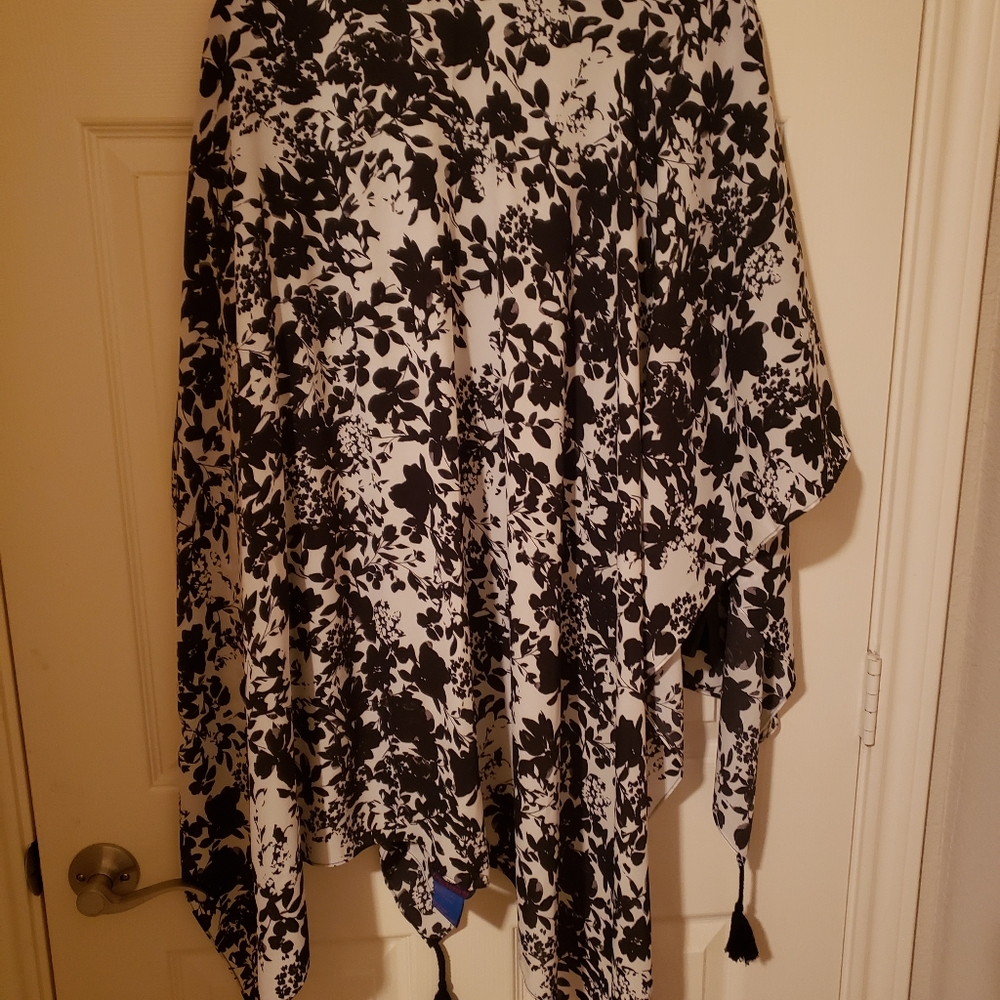 Shawl - Picture 3 of 3